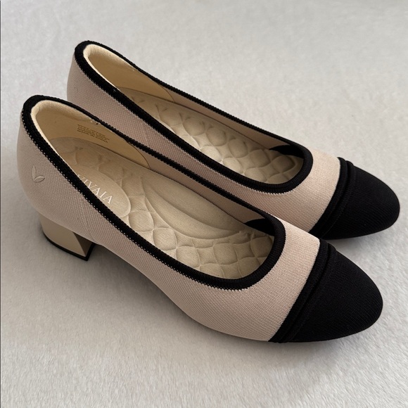 Vivaia | Julie Pro Almond Cap Toe Chunky Block Heels Beige/Black (EU 38) - Picture 15 of 16